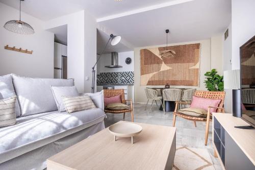 Amplísimo apartamento de diseño nuevo en el corazón de Triana, Parking included