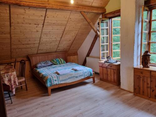 a bedroom with a bed in a wooden house at Agroturystyka Kajaki Sauna Pierogi in Bakałarzewo
