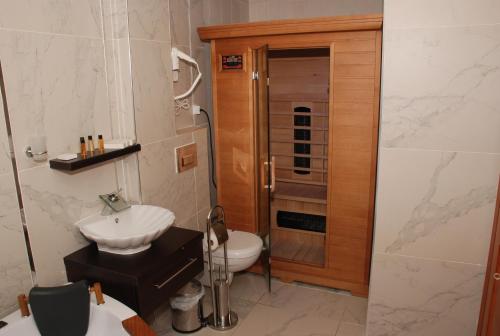 Ванна кімната в Mavi Inci Park Otel