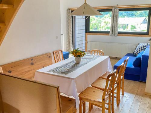 Ein Sitzbereich in der Unterkunft Apartment Hasenstall - Top 8 by Interhome