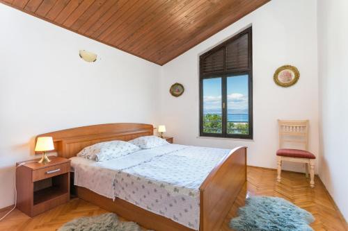 a bedroom with a bed and a window at Apartments by the sea Mirca, Brac - 732 in Mirce
