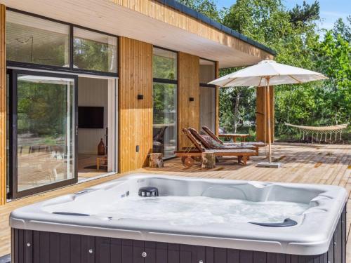 un jacuzzi en la terraza de una casa en Holiday Home Tinja - 900m from the sea in Sealand by Interhome, en Højby