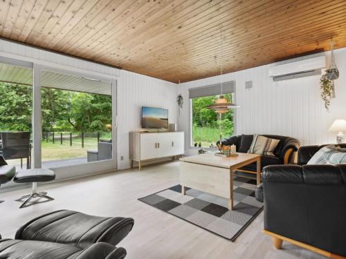 Posezení v ubytování Holiday Home Nyalle - 30km from the sea by Interhome