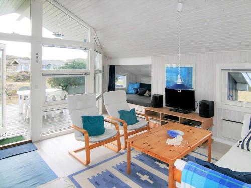 TV a/nebo společenská místnost v ubytování Holiday Home Tonna - 1km from the sea by Interhome