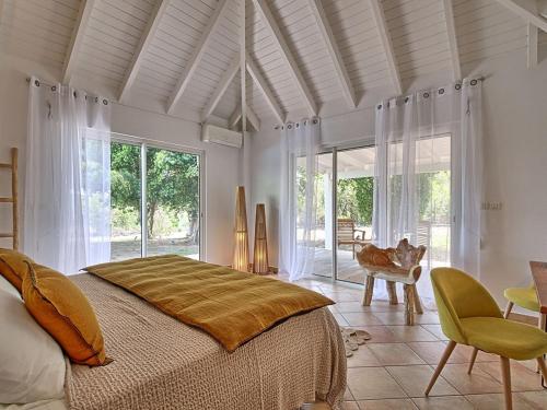 Gallery image of Luxueuse Villa avec Piscine Privée et Jardin dans un Cadre Sécurisé à Terres Basses, Marigot - FR-1-734-12 in Les Terres Basses