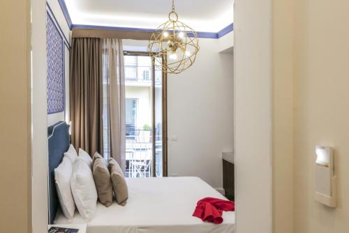 Una cama o camas en una habitación de Cafè Latino Suites