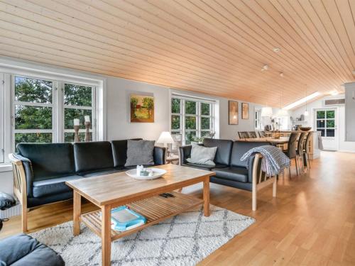 Et opholdsområde på Holiday Home Engelbertine - 300m to the inlet in The Liim Fiord by Interhome