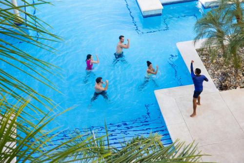 Der Swimmingpool an oder in der Nähe von Hyatt Ziva Los Cabos - All Inclusive