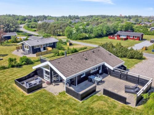 an overhead view of a house with a roof at Holiday Home Apelone - 800m from the sea in NW Jutland by Interhome in Hjørring