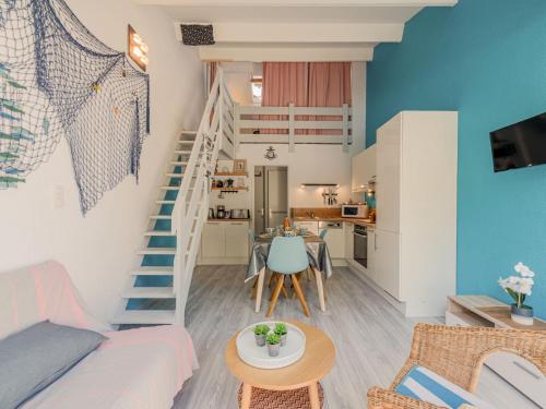 un salon avec un canapé et un escalier dans l'établissement Apartment Port d'Attache-11 by Interhome, à Saint-Cyprien