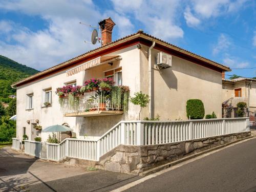 Apartment V by Interhome