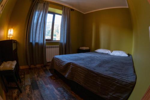 a bedroom with a bed and a window at Gnishik Eco Lodge in Gnishik