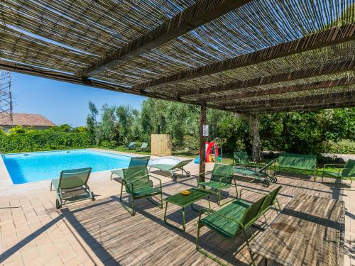 Het zwembad bij of vlak bij Apartment Il Casello-2 by Interhome