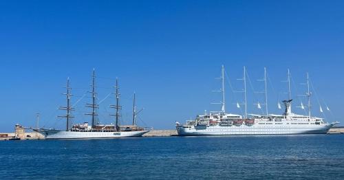 two cruise ships are docked in the water at Il Rifugio Gallipoli Baia verde in Gallipoli