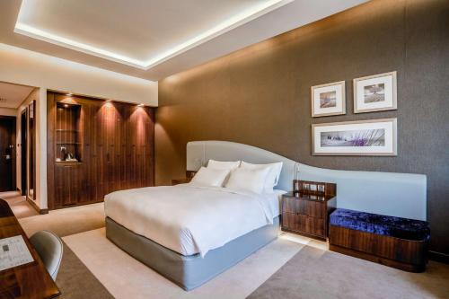 Radisson Blu Hotel, Dubai Waterfront Image
