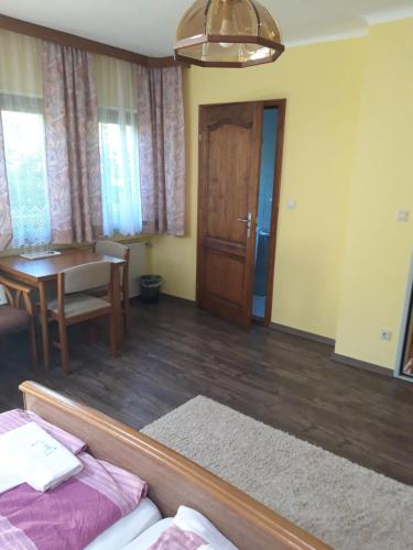 Postel nebo postele na pokoji v ubytování Haus-erzberg