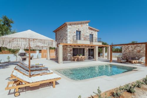 Bedrock beachside villa with private pool