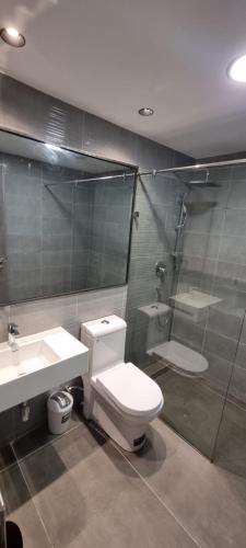 Ένα μπάνιο στο AMAL SUITES