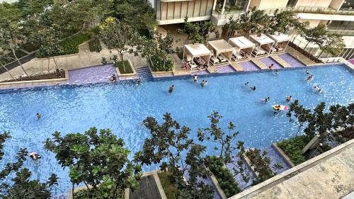 an overhead view of a swimming pool at a hotel at Panoramic KL View @Robertson Bukit Bintang 40f in Kuala Lumpur
