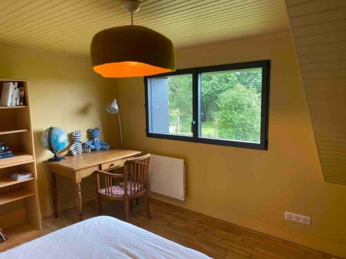 Ένα ή περισσότερα κρεβάτια σε δωμάτιο στο Cottage Tea Mamm , écrin de verdure et son jardin de thé, 3 étoiles