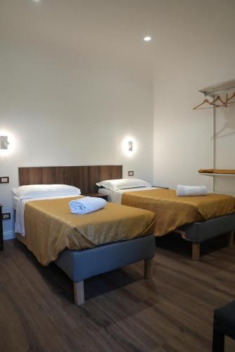 pokój z 2 łóżkami w pokoju w obiekcie Annetta's House we Florencji