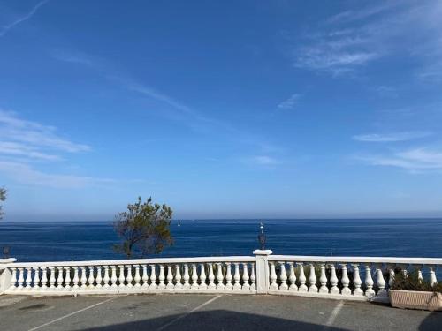 Studio et son Rooftop Panoramique Privé, Saint Raphaël, Anthéor, plage et gare à Pieds