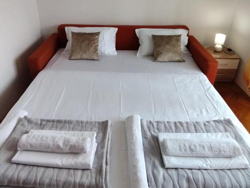 Ein Bett oder Betten in einem Zimmer der Unterkunft "Astor" Apartment