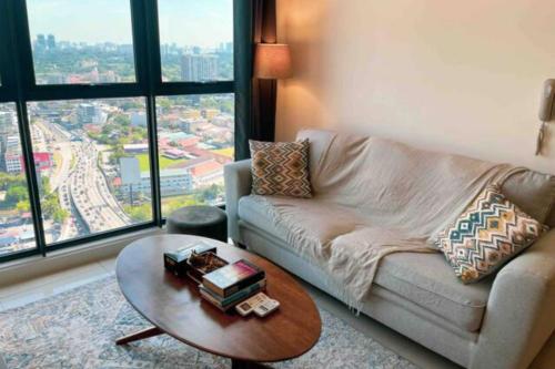 Χώρος καθιστικού στο Continew Residence Cozy Suite by GUESTONIC