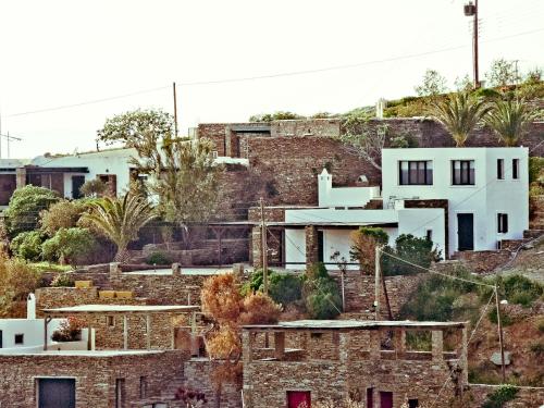 a house on top of a hill with buildings at Villa Melydia in Koundouros