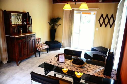 a living room with a couch and a table at La Isolina Club de Campo in Villa María