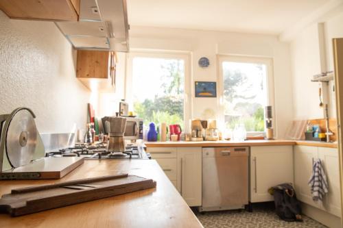 a kitchen with a counter and a stove top oven at Gasthaus Benke, Fachwerkhaus in Westfalen in Datteln