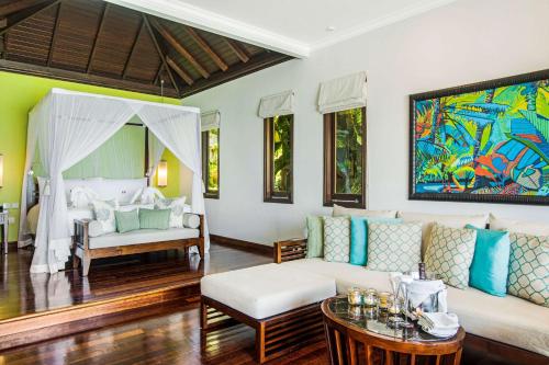 Postel nebo postele na pokoji v ubytování Hilton Seychelles Northolme Resort & Spa