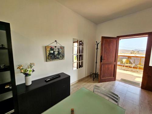 a living room with a table and a view of the ocean at Casa Cernicalo in Nazaret