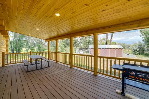 Gallery image of Private Riverside Cabin, Golf Across the Street in Lorenzo