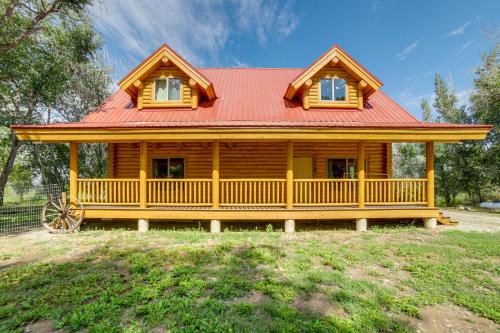 Gallery image of Private Riverside Cabin, Golf Across the Street in Lorenzo