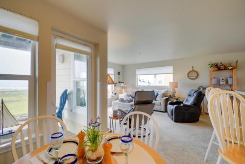 Posezení v ubytování Walk to Beach Panoramic Splendor Westport Condo