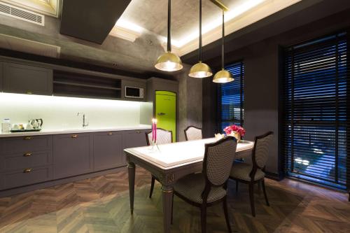 Kuchyň nebo kuchyňský kout v ubytování DoubleTree By Hilton Izmir Airport