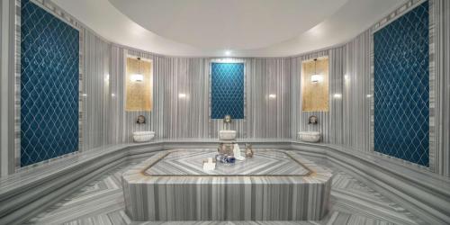 Koupelna v ubytování Doubletree By Hilton Antalya City Centre