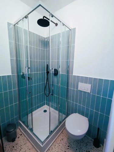 a bathroom with a glass shower with a toilet at Pin Boutique Hotel in Dealu Frumos