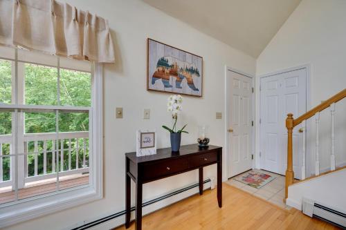 Φωτογραφία από το άλμπουμ του Pet-Friendly Home with Hot Tub Near Cranmore! σε Conway