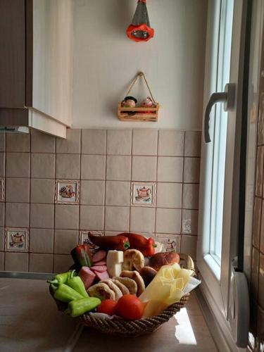 a basket of food on a counter in a kitchen at Απέραντο γαλάζιο Le grand blue in Mola Kalyva