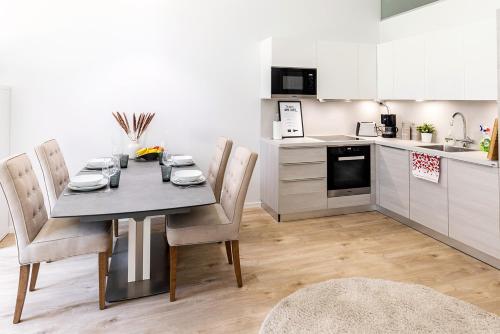 Gallery image of Seaside Deluxe Loft - Beach, Free Parking & 10 min to Metro in Espoo
