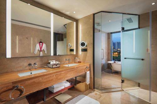 Koupelna v ubytování DoubleTree by Hilton Guangzhou Science City-Free Shuttle Bus Service During Canton Fair Period