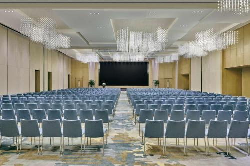 Zona business o sala conferenze di Hilton Chongqing Liangjiang New Area