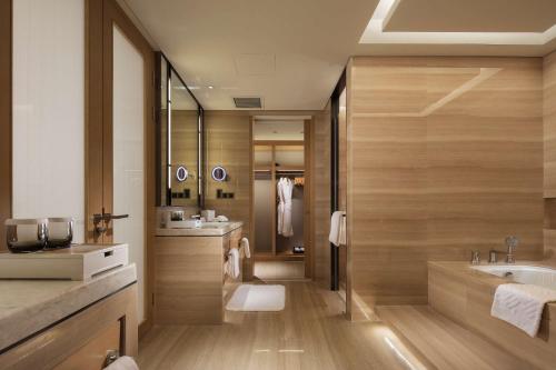 Hilton Chengdu Longquanyiにあるバスルーム