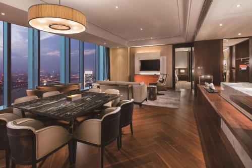 a dining room with a large table and chairs at Hilton Fuzhou in Fuzhou