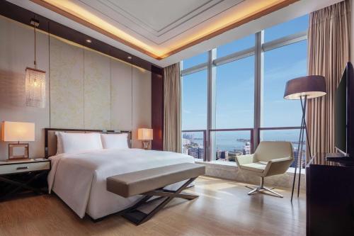 Letto o letti in una camera di Hilton Haikou