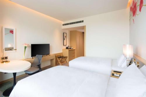 Televisyen dan/atau pusat hiburan di Hilton Garden Inn Qidong