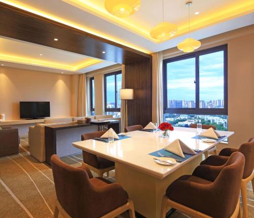 a conference room with a table and chairs at Hilton Garden Inn Xi'an High-Tech Zone in Xi'an
