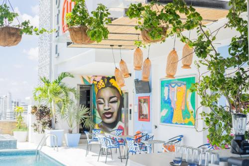 a restaurant with a mural of a woman at Hotel Zi One Luxury in Cartagena de Indias